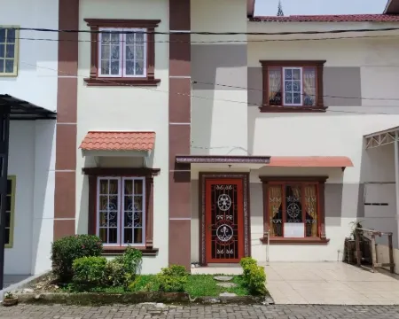 VILLA MUTIARA ASRI Hotels in Berastagi