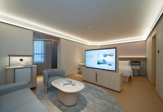 호텔 주변 지하철역 풍경