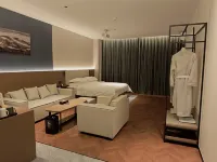 Luohe Yinghua Light Luxury Hotel Các khách sạn ở Tháp Hà