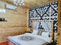 Nilka County Xiaoyeshan Ju Homestay