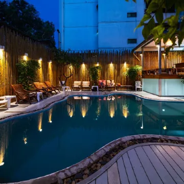 Wild Orchid Villa Bangkok Отели рядом с достопримечательностью «Ват Бангкхуннон»