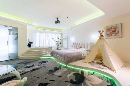 Outside the dust, there is no two city sky homestays Отели рядом с достопримечательностью «Qijiang Farmer Print Academy»