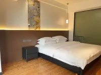 Rabbit Boutique Stay (Huaihua Railway Station Xintiandi Plaza)
