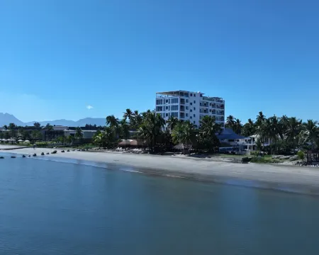 Wyndham Garden Wailoaloa Beach Fiji Hotels in Nadi