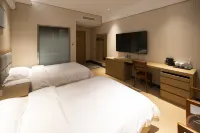 Xinyang Yugang Hotel (Xinyang Railway Station Store)