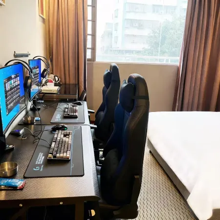 Quantum E-sports Homestay (Xinhui Huaren Wanjia)