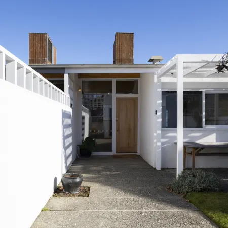 Queenstown Lakeside Gem: 3 BDR, Wi-Fi & Parking