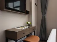 BYOU  APARTMENT (Guangzhou Shamian Cultural Park Subway Staion) Hotels near Hoi Tong Monastery