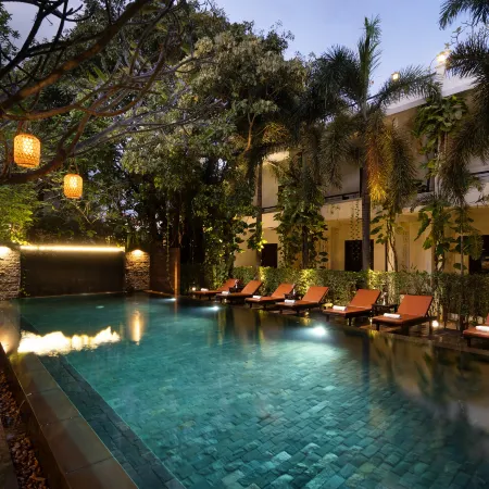 The Moon Residence & Spa Отели рядом с достопримечательностью «Псар Чаас (Старый Рынок)»