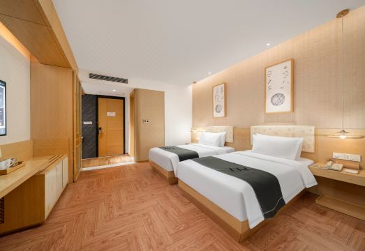 1. 히든 호텔 (시..