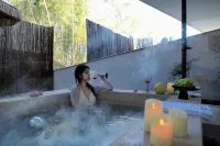 Narok Bay · Top of Tianchi Private Hot Spring Villa - 4-نجوم