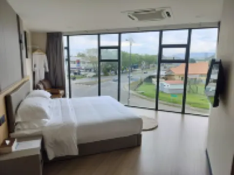 Sea House Hotel Танджунг Ару: отели