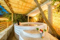 Mo Niuniu Cute Pets · Swimming Pool Stream Tracing Family-Friendly Ranch Fishing Resort Manor (Anji)