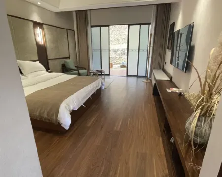 Qianniugu Tianchi Homestay Hotels in Fenyi