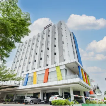 JP Hotel Pluit Jakarta by LIFE Hotel dekat Dermaga Muara Angke