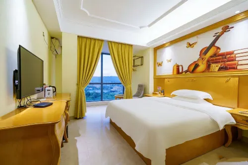 Bincheng Hotel (Dongxing National Gate Scenic Area Port)