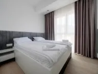 Charlene two bedroom with pool - Airport Shuttle