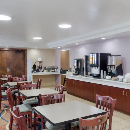 All Seasons Inn & Suites Smithfield Providence