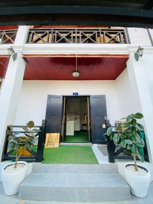 Meet Sunset Hostel Luang Prabang โรงแรมใกล้บ้านพนม