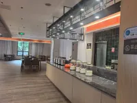 凱莱斯頓インターナショナルホテル（臨滄市政府広場）