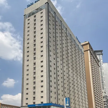Ibis Budget Phnom Penh Riverside Отели рядом с достопримечательностью «Торговый центр Aeon»