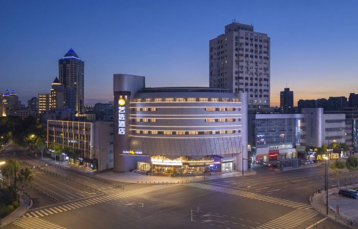 Yixuan Hotel (Nantong Haohe Scenic Area TV Tower)