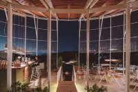 The LOOP Boutique Hotel & Café - bar