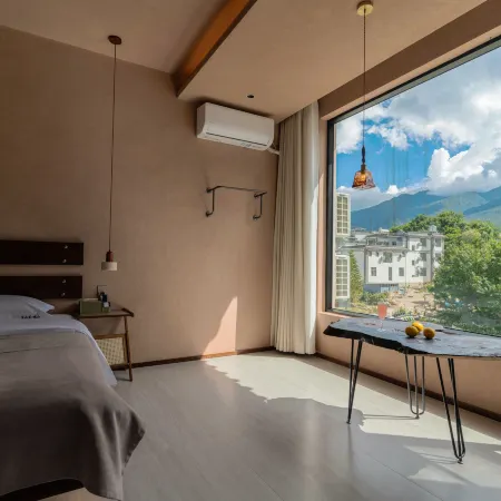 See Mountain · View Mountain Homestay (Ancient City South Store)