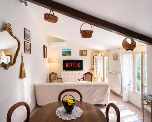 La Petite Maison Abigail, Peaceful home in Avignon Hotel di Avignon