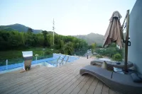 CubeSpace Hotel - สระว่ายน้ำบนดาดฟ้า