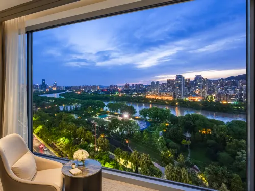 Jiuqu Lanye · High-rise City Yellow River View Hotel - vue sur la montagne