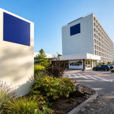 Sunday am Main Taunus Zentrum Frankfurt/Sulzbach Hoteles cerca de Estadio Fraport Arena