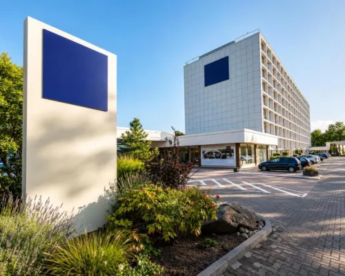 Sunday am Main Taunus Zentrum Frankfurt/Sulzbach ヘーヒスト周辺のホテル