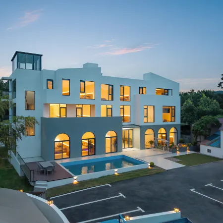 Shiguangli · Lume Retreat | Mountain‑view Pool Resort (Yongquan Tourist Resort Branch)