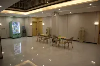 Gulin Huanghua Yitian Hotel - parking