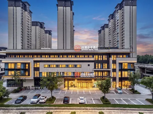 Qianna QianXun Hotel (Zhengzhou Zhongmou Zhengbian Logistics Corridor, Guanghui Street Branch) - Pysäköinti