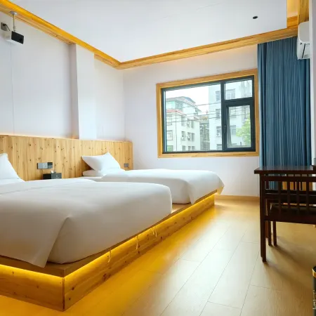 Wuyue Frontier Homestay (Dongxing National Gate)
