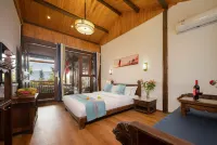 The Old Town of Lijiang Time · Small House · View of the Ancient City Panorama (Beimen Store) Lijiang otelleri