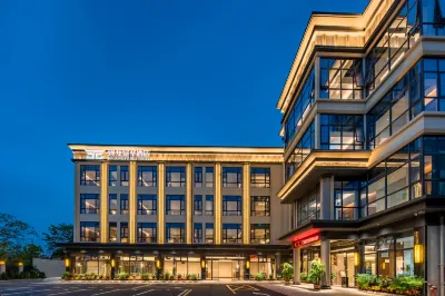 錦龍富華飯店（坪山高鐵站店） 坪山體育中心體育館-羽毛球館附近的飯店