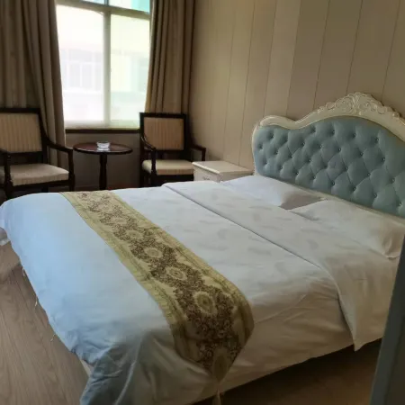 Ningshan Crown Fengxuan Hotel