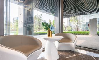 Celebrity City Serviced Apartment (Huizhanzhang Bay East City Guozhanbei Subway Station)