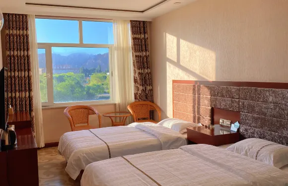 七彩丹霞星晨假日酒店