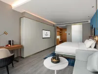Country Inn & Suites by Radisson Hotel (Wuhan Guanggu Science and Technology Exhibition Centre) Hotels near Wuhan Jiufeng Forest Zoo
