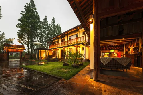 Qingyi Wawu Hotel