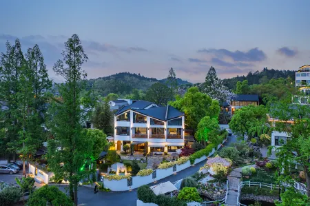 Jiacao Courtyard Guesthouse Отели рядом с достопримечательностью «Lingfeng Mountain Sceneic Area»