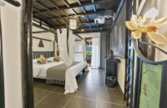12C · Core Location View Homestay | Overlooking Night Light Show & Riverview Above Furong Falls