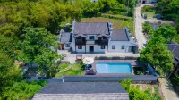 Anji Xianquan Yunlin Xijian Holiday Homestay Hotels in Hello Kitty Park