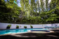 Crowne Plaza CANBERRA by IHG - ที่มีสระว่ายน้ำ