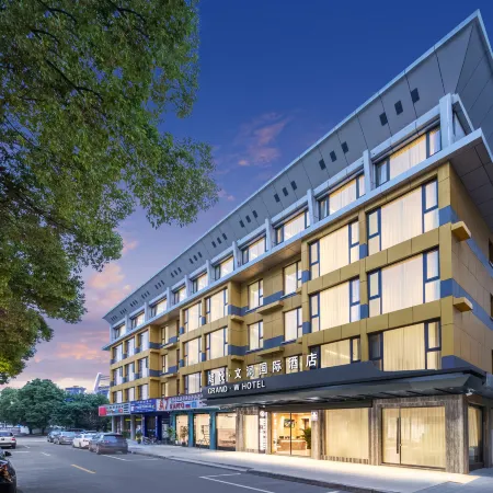 Junyue Wenlan International Hotel (Yiwu International Trade City Branch No.1 District Branch) Отели рядом с достопримечательностью «Рынок Binwang»