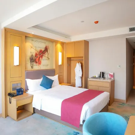 Senna Sunshine International Hotel(Independent Road Double Lion Square in SHV) Отели рядом с достопримечательностью «Храм Ват Леу»